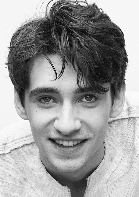 Кирило Ніколаєв  актор   	національного академічного театру ім. Лесі Українки