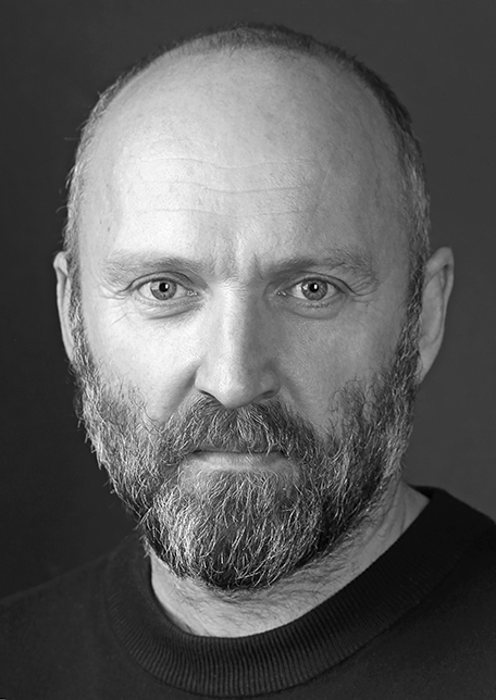 Олександр Кобзар  актор   	національного академічного театру ім. Лесі Українки