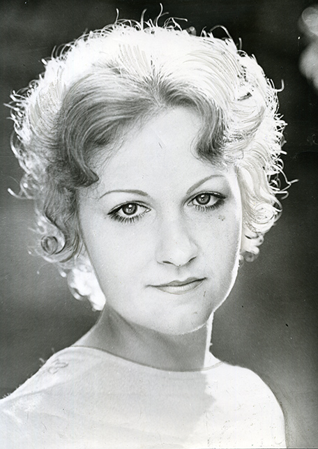 Дука Ірина Михайлівна актриса драматичного театру і кіно.