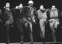 «Блоха в ухе» Ж.Фейдо. 
1998 год. 
Сцена из спектакля. Н.Рушковский (Огюстен Ферайон, первый справа).