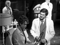 ПЕРЕВІРЯЮЧИЙ 
«Візаві» В. Врублевської. 
Марія – М. Резниченко.
1981 рік. 