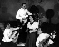 НАДЯ КОВРОВА
«Весна у Москві» В. Гусєва. 
У сцені задіяні (ліворуч-праворуч): 
К. Лавров, В. Дмитрюк, Б. Чернов
1953 р.
