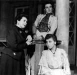 МЕЛАНІЯ (ліворуч)
«Діти сонця» М. Горького. 
У сцені задіяні: Г. Пекарська, В. Предаєвич.
1956 р.
