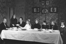 «Дети Ванюшина» С. Найденова. 1970 год. 
Сцена из спектакля.