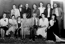 М. Резникович и участники спектакля «Победительница» А. Арбузова 
с автором пьесы после премьеры. 1983 год.