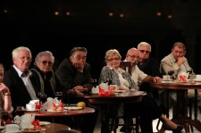 И.Павлова
в кругу коллег на сцене 
Театра  им. Леси Украинки.
Киев. 2012 г.