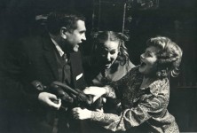 МАМА (справа)
«Затюканный апостол» А.Макаенка.
В сцене заняты: С.Филимонов, И.Дука.
1971 г.