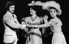 АЛДЖЕРНОН
«Як важливо бути серйозним» О.Вайлда. 1976 рік.
У сцені задіяні: Н.Батуріна, А.Роговцева.