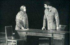 ДИРЕКТОР ЗАВОДУ
«Хазяйка» М.Гараєвої. 1978 р.
А.Роговцева – Надя Гавриленкова. 
