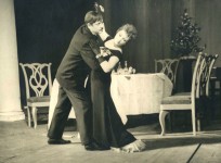 МИШКА ЯПОНЧИК
«Світанок над морем» В.Суходольського (за Ю.Смоличем). 1957 р. 
О.Смирнова – Єва Блюм.
