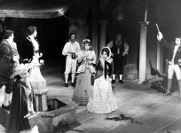 СИНЬЙОРА ДЖЕРТРУДА (у центрі)
«Віяло» К.Гольдоні. 1980 р. 
Сцена з вистави.
