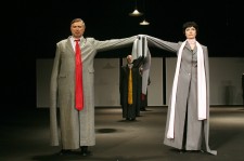 МАРТІН ЄГЕР (ліворуч)
«Бізнес. Криза. Кохання… (Top Dogs)» У.Відмера. 2009 рік.
У сцені задіяні: Г.Наталушко, В.Зайцев.