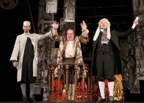 ЛІКАР (праворуч)
«Уявно хворий» Мольєра. 2012 рік.
У сцені задіяні: М.Нікітін, Д.Бабаєв.