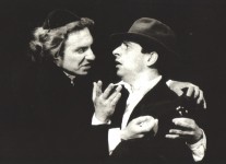 МЕНАША (праворуч)
«Тойбеле та її демон» І.Башевіса-Зінгера, І.Фрідман. 1996 р. 
О.Треповський – Алхонон.
