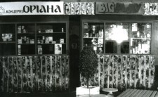 Любов студента Л.Андрєєва. 1996 р.
Оформлення сцени. Худ. І. Вольман. 
