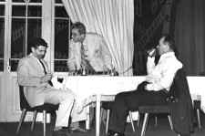 ОРЕЛ (у центрі)
«На нас десь чекають» О.Арбузова. 1963 р.
С. Філімонов – Грек, Д. Франько – Праздніков. 
