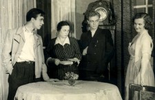 МАРІЯ ПЕТРІВНА (друга ліворуч)
«Совість» Ю.Чепуріна. 1951 р.
У сцені задіяні: О.Борисов, К.Лавров, В.Ніколаєва.
