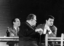 ГОЛУБИЦЬКИЙ (у центрі)
«Хто за? Хто проти?» П.Загребельного, М.Резниковича. 1965 р.
У сцені задіяні: Є.Балієв, Ю.Мажуга.