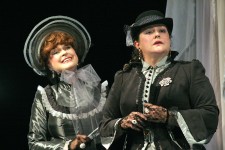 ПАСКУДИНА (справа)
«Дядюшкин сон» по Ф.Достоевскому. 2008 г.
Л. Яремчук – Зяблова.