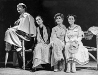 АНЯ (праворуч)
«Вишневий сад» А.Чехова. 1980 р. 
У сцені задіяні: М.Рушковський, Л. Куб’юк, А. Роговцева.
