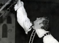 ЛЮСІНДО
«Хитромудра закохана» Лопе де Веги. 1977 рік.
Астрахань. Російська Федерація. Драматичний театр ім. С.Кірова.