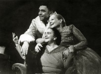 ТАНЯ (праворуч)
«Різдвяні марення» Н.Птушкіної. 2000 рік.
У сцені задіяні: І.Буніна, А.Подубинський.