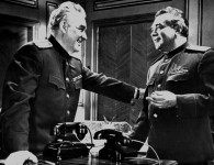 ПОЛКОВНИК  МАЛИНИН (слева) 
к/ф «Игра без правил». 1965 г.
М. Кузнецов – полковник Ларцев.
