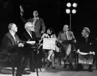 КОЛЕСНИЦЫН (второй слева)
«Добряки» Л.Зорина. 1973 г.
Сцена из спектакля.
