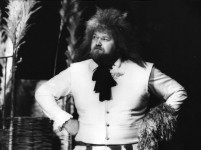 ПАПА ЛАРСОН
«Людвиг XIV – ура!» Я.Энхольма. 1991 г.
Киевский ТЮЗ. 