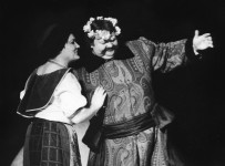 ЧУБ
«Ночь перед Рождеством» Н.Гоголя. 1993 г.
А. Соловей – Солоха. Киевский ТЮЗ. 