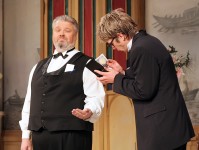 ОФИЦИАНТ (слева)
«№13 («Безумная ночь, или Женитьба Пигдена») Р.Куни. 2002 г.
К. Кашликов – Джордж Пигден.