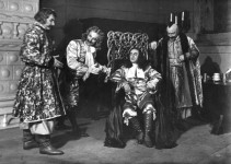 КАЗАМИР БЕНЕВСКИЙ (справа)
«Навеки вместе» Л.Дмитерко. 1949 г. 
Сцена из спектакля.
