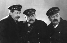 ВТОРОЙ КОМАНДИР (слева)
«Гибель эскадры» А.Корнейчука. 1956 г. 
В сцене заняты: Е.Черни, Б. Марин.
