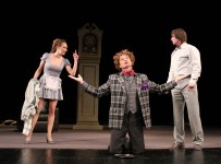 МИКЕЛЕ (в центре)
«Риск.(Любовники и воры)» Эдуардо де Филиппо, Дарио Фо. 2015 г.
В сцене заняты: Е. Червоненко, А. Полищук.
