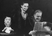 ДІДУСЬ
«Зустрічі пізні та ранні» В.Панової. 1966 р.
У сцені задіяні: Є. Опалова, Л. Кадочнікова.