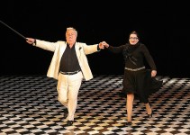 Валерія Заклунна та Юрій Мажуга 
в ювілейній виставі «КРІЗЬ РОКИ... («Тут буде все, - пережите та бачене наяву»)». 2006 р.
