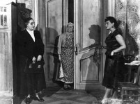 ГАЛИНА АРКАДІЇВНА (ліворуч)
«Дочка прокурора» Ю.Яновського. 1954 р. 
У сцені задіяні: Г. Петрова, Л. Глаз.
