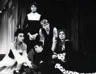 МЭРИ БОЛЕЙН (справа)
«Королевские игры» Г.Горина. 1997 г. 
В сцене заняты: В. Авдеенко, Н. Ковязина, 
Н. Рушковский, К. Кашликов.
