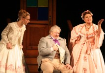 АННА АНДРІЇВНА (праворуч)
«Ревізор» М.Гоголя.
У сцені задіяні: О. Нещерет, С. Озіряний. 2008 г.