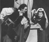 ГРАФИНЯ                 
«Шалений день, або Весілля Фігаро» П.Бомарше. 
О. Таршин – Граф Альмавіва. 1947 р.  
