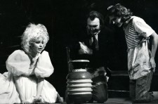 РАЗБОЙНИК
«Вверх тормашками!!!» Кс.Драгунской. 
В сцене заняты: А. Наталушко, Ю. Циватая. 1996 г.
