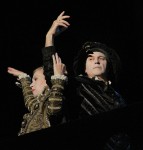 ГОСТИ НА БАЛУ – 
О. Когут и В. Кошель.
«В плену страстей» («Каменный властелин») 
Леси Украинки. 2002 г.
