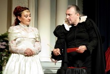 Супруги  К. Синчилло и В. Кошель 
в спектакле «Собака на сене» Лопе де Вега. 
КХАТ. 2013 г. 
