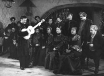 ПЕРША ЦИГАНКА (сидить друга праворуч)
«Живий труп» Л.Толстого. 1940 р.
Сцена з вистави.