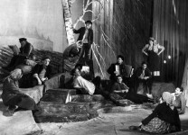 КОЛГОСПНИЦЯ (стоїть)
«Весілля з приданим» М.Дяконова. 1950 р.
Сцена з вистави.