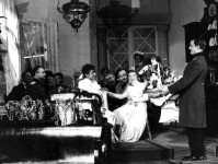 ПОКОЇВКА (стоїть у глибині сцени)
«Три сестри» А.Чехова. 1955 р.
Сцена з вистави.