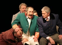 ГОРОДНИЧИЙ (у центрі)
«Ревізор» М.Гоголя. 2008 р.
Сцена з вистави.
