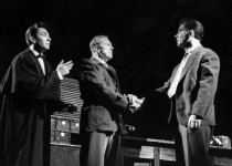 АНТОНІН ТОШЕК (у центрі)
«Таке кохання» П.Когоута. 1958 р. 
У сцені задіяні:  А. Решетніков, М. Рушковський.
