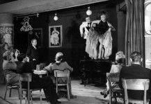 «Життя починається знову» В.Собка. 1950 р. 
Сцена з вистави.
