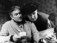 ПІНСЬКИЙ (ліворуч)
«Жиди міста Пітера…, або Невеселі бесіди 
при свічках» А. и Б.Стругацьких. 1991 р. 
В. Жмакін – Єгорич.
